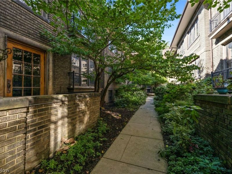 2469 Overlook Road, Unit 7, Cleveland Heights, OH 44106 Photo 17