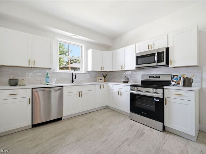 16200 Ernadale Avenue, Cleveland, OH 44111 Photo 11