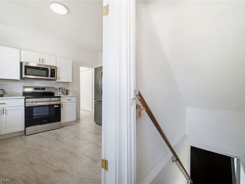 16200 Ernadale Avenue, Cleveland, OH 44111 Photo 8