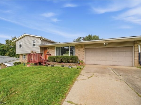 3707 Dauphin Drive NE, Canton, OH 44721