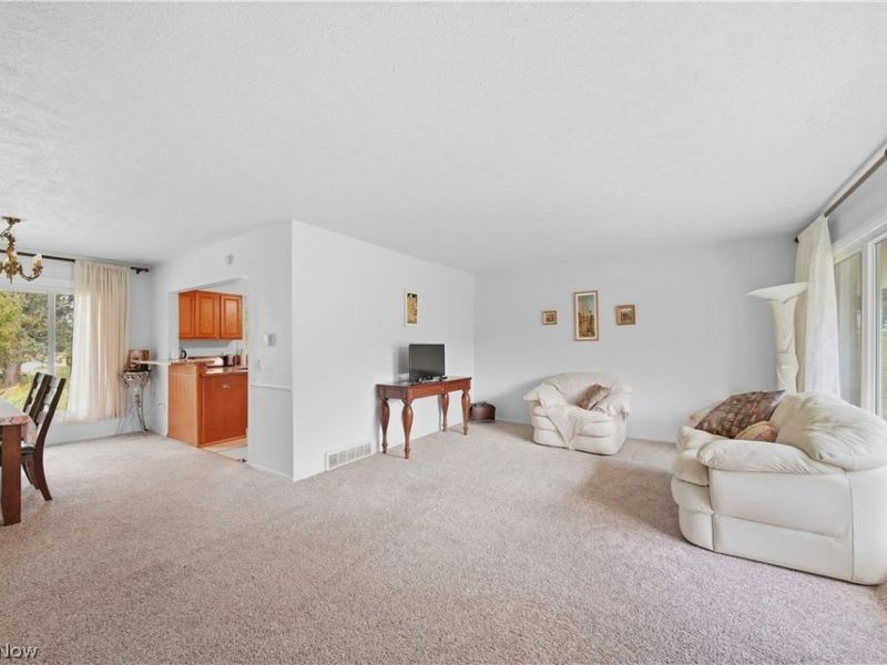 3707 Dauphin Drive NE, Canton, OH 44721 Photo 2