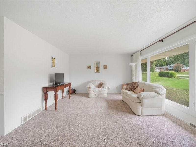 3707 Dauphin Drive NE, Canton, OH 44721 Photo 4