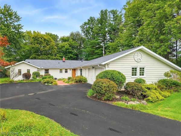 22 Ridgecrest Drive , Chagrin Falls, OH 44022