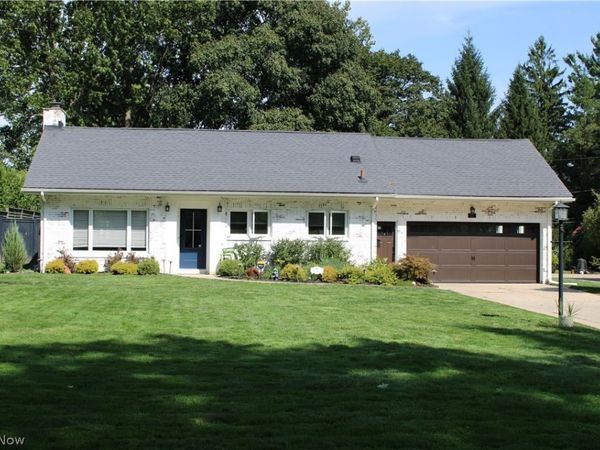 851 Mentor Road , Akron, OH 44303