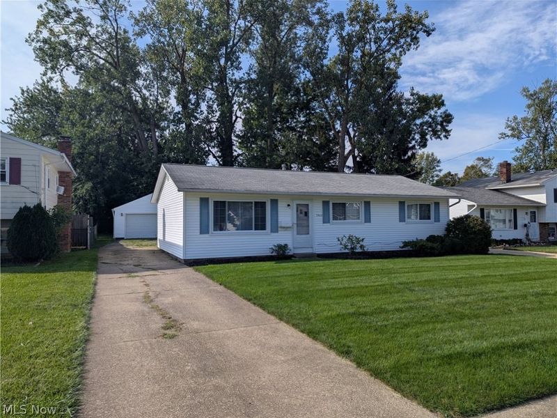 7502 Goldenrod Drive, Mentor on the Lake, OH 44060 Photo 2