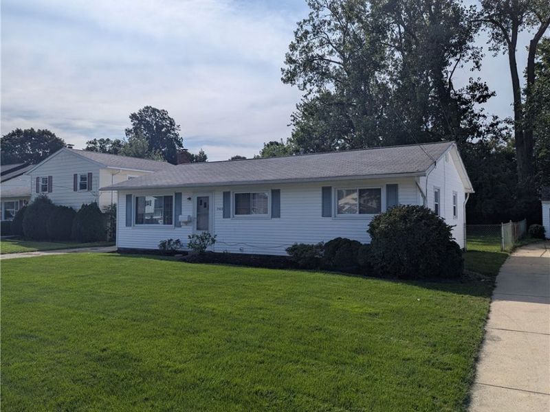 7502 Goldenrod Drive, Mentor on the Lake, OH 44060 Photo 4