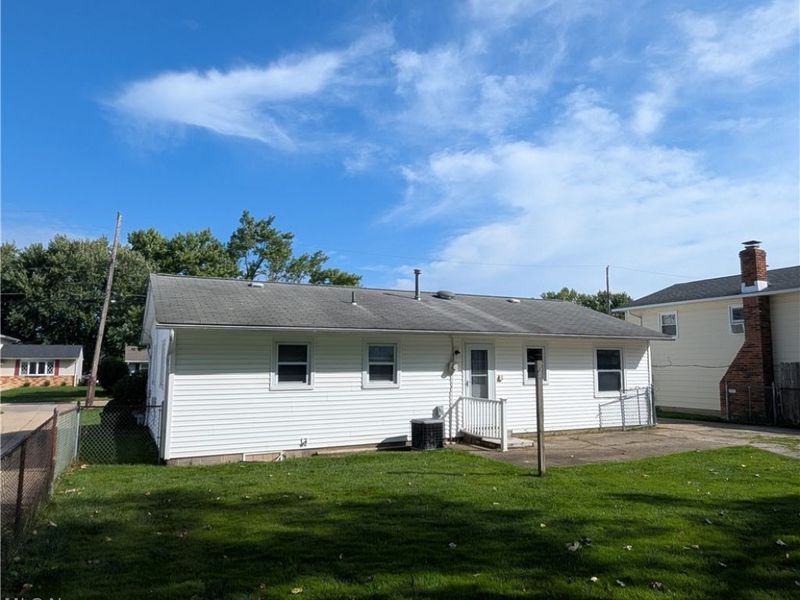 7502 Goldenrod Drive, Mentor on the Lake, OH 44060 Photo 6