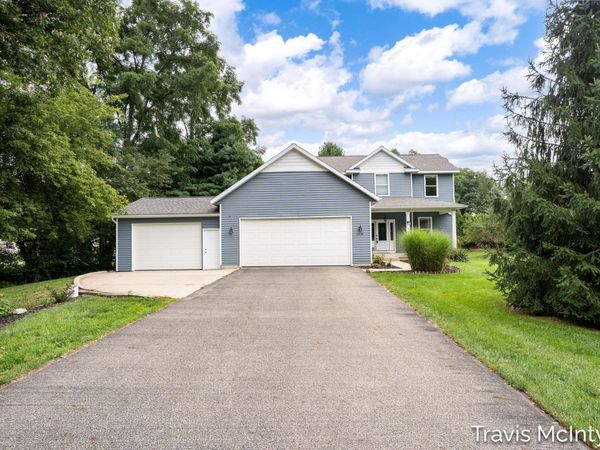 6838 Fox Meadow Drive NE, Rockford, MI 49341