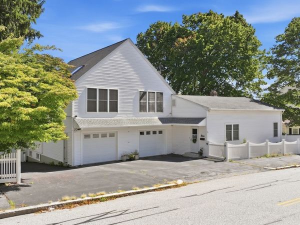6 Harrington Way, Worcester, MA 01604