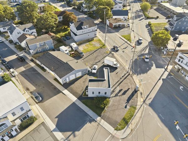 11 & 594 Sheridan & Dartmouth St, Dartmouth, MA 02748