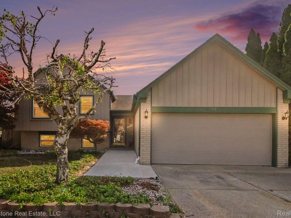 38004 Fringe Drive , Sterling Heights, Mi 48310