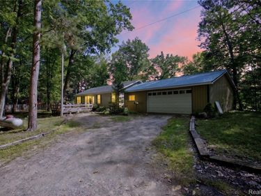 5994 N Lake Sanford Road, Edenville Township, Mi 48657