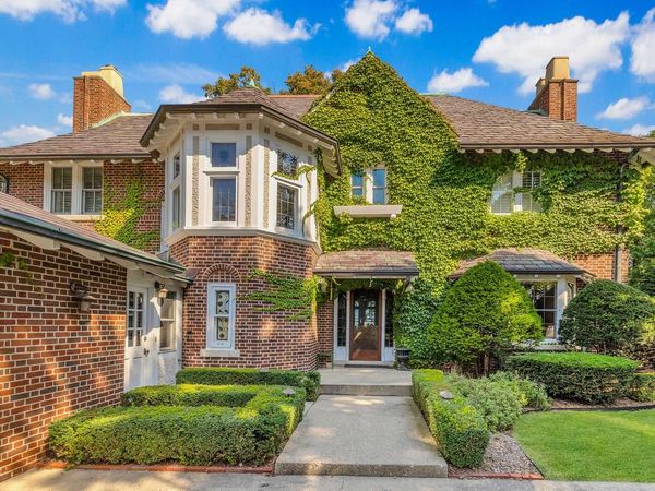 4400 N Lake DRIVE, Shorewood, WI 53211