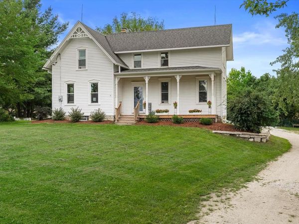 N4W22625 Bluemound ROAD, Waukesha, WI 53186