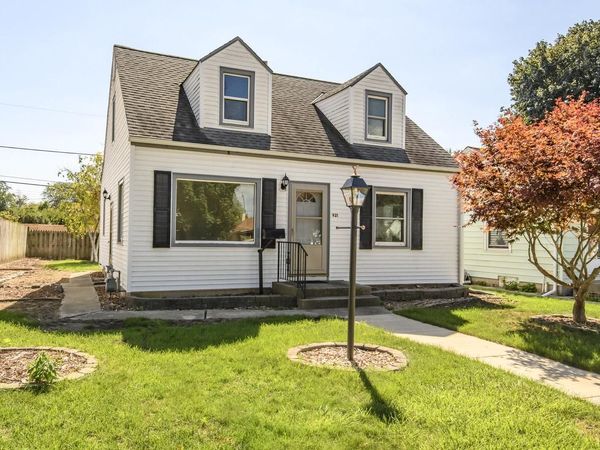 921 E Howard AVENUE, Milwaukee, WI 53207