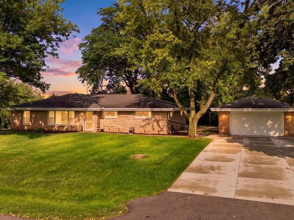 W154N8216 Valley View DRIVE, Menomonee Falls, WI 53051