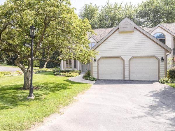 18465 St Andrew COURT, Unit A, Brookfield, WI 53045