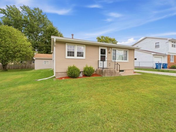 1117 12th Street , Silvis, IL 61282