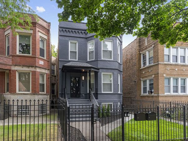 6943 S Calumet Avenue, Chicago, IL 60637