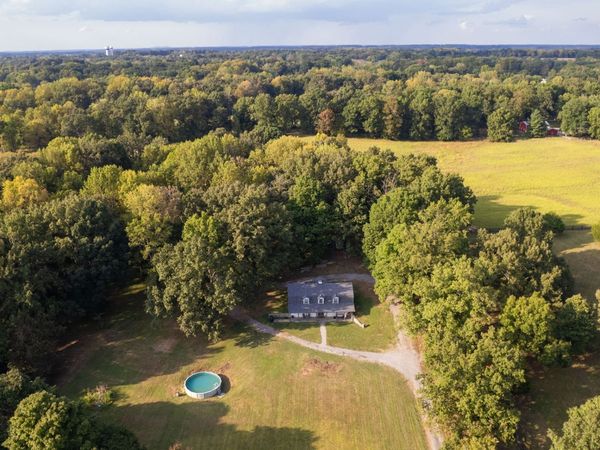 401 South Rd , Cottontown, TN 37048