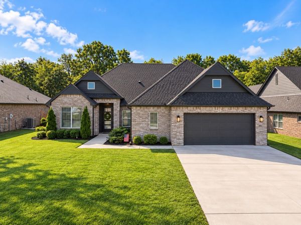 811 E Jacksonville Street , Broken Arrow, OK 74012