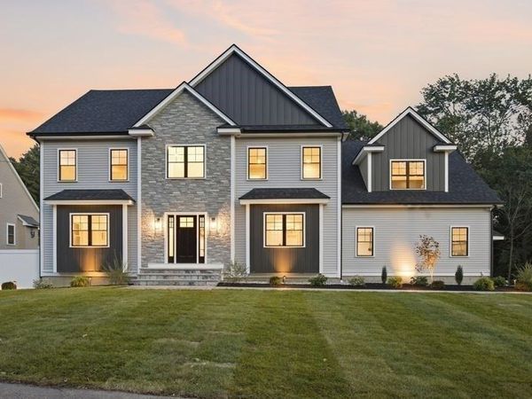 11 Lexington St, Burlington, MA 01803