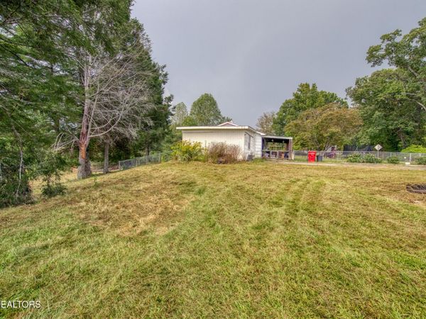 111 Raymond Bingham Rd, Oakdale, TN 37829