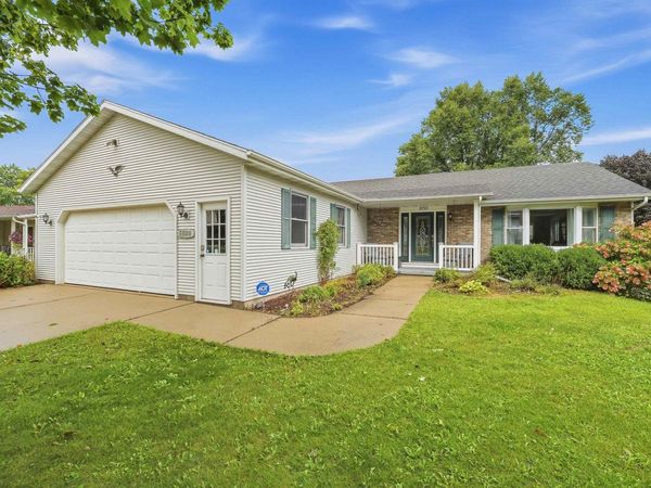 1030 S Georgetown Terrace, Beaver Dam, WI 53916