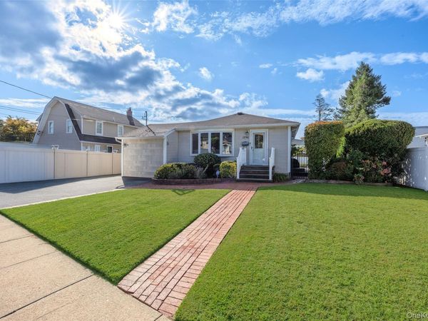 1296 Leslie Lane , Bellmore, NY 11710