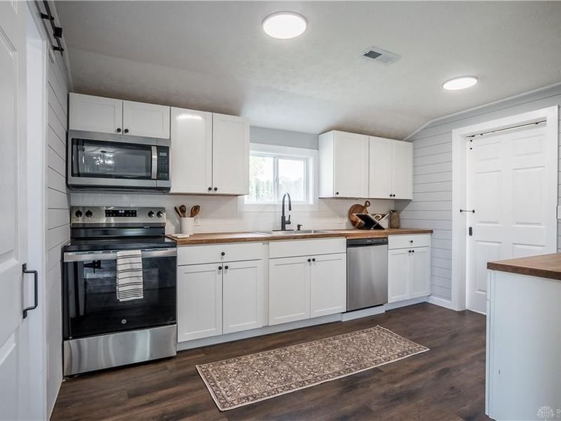 142 W James Street, Bradford, OH 45308 Photo 7