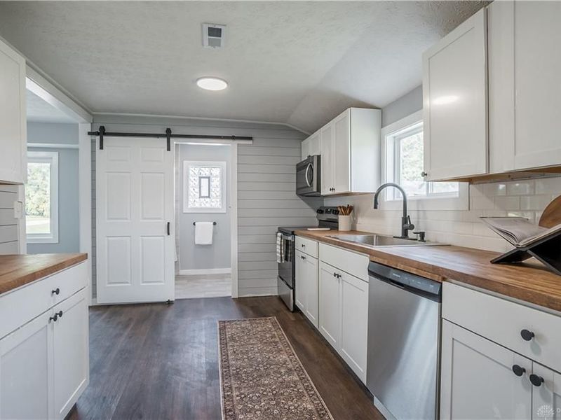 142 W James Street, Bradford, OH 45308 Photo 9