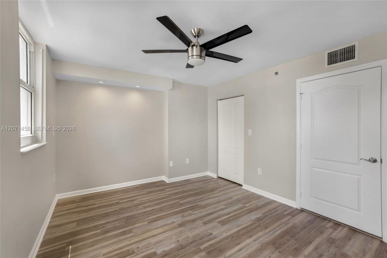 1200 Brickell Bay Dr, Unit 3001, Miami, FL 33131 Photo
