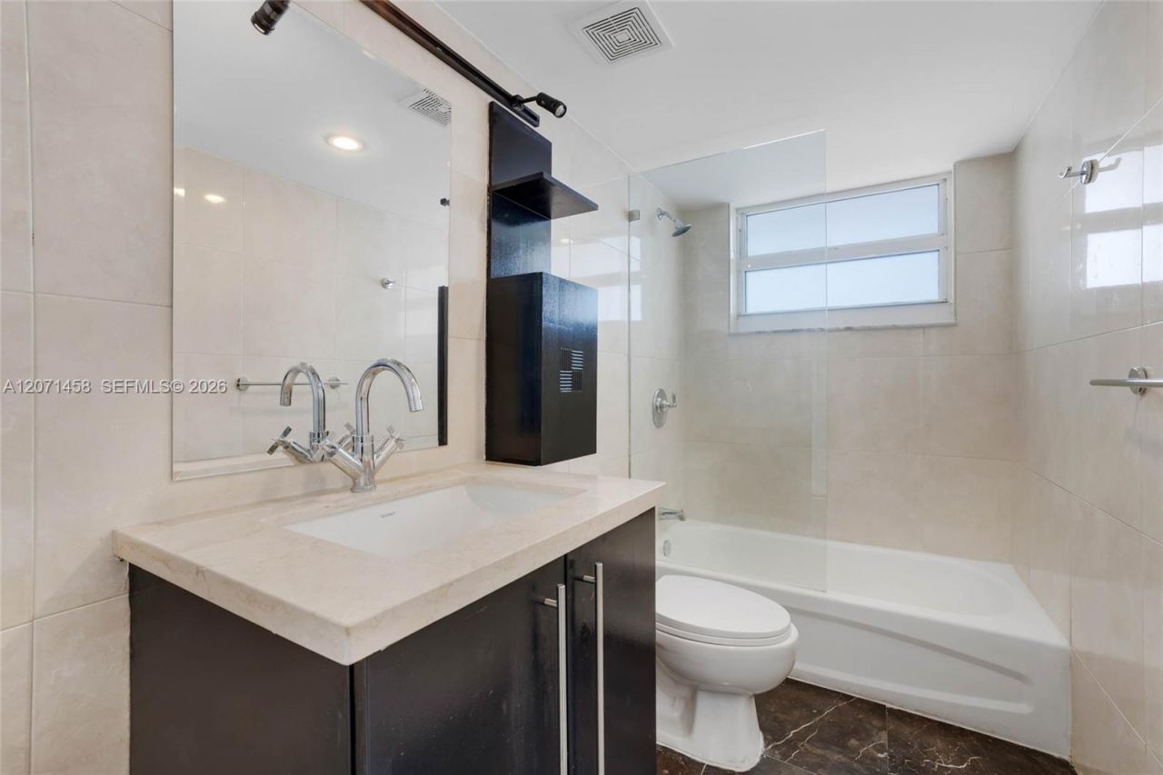 1200 Brickell Bay Dr, Unit 3001, Miami, FL 33131 Photo
