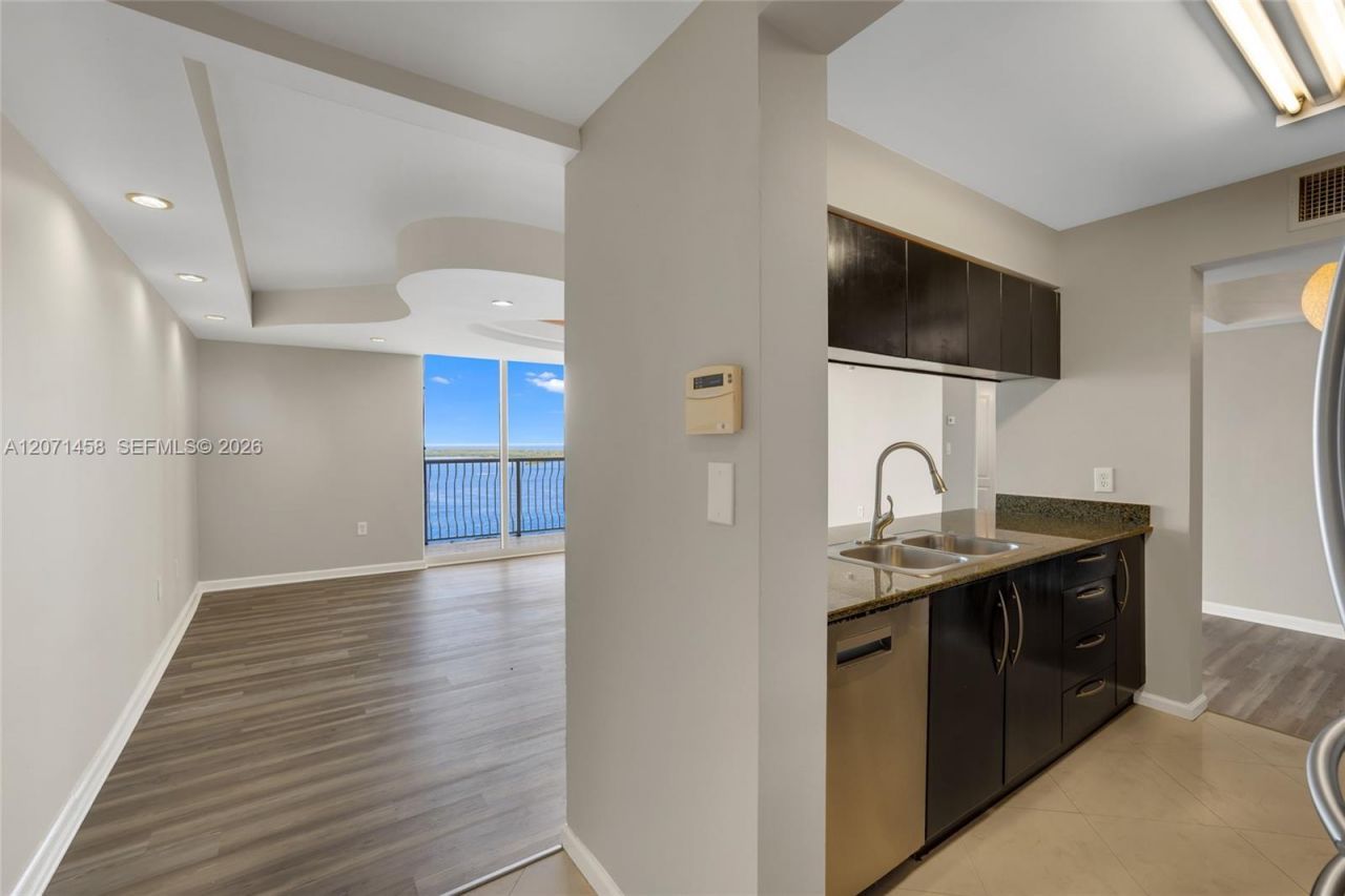 1200 Brickell Bay Dr, Unit 3001, Miami, FL 33131 Photo