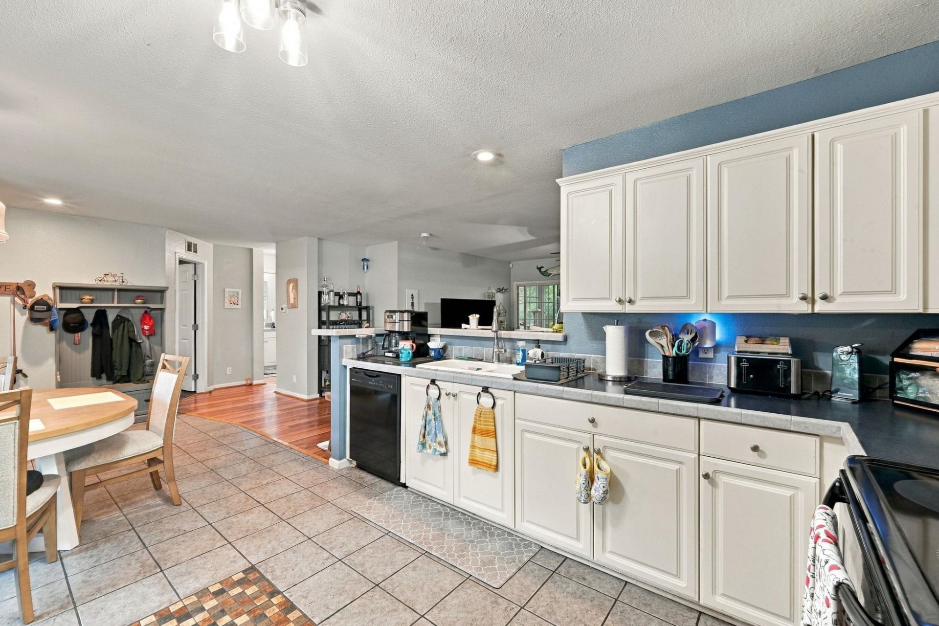 104 Lakeside Crossing Dr.  Photo 7