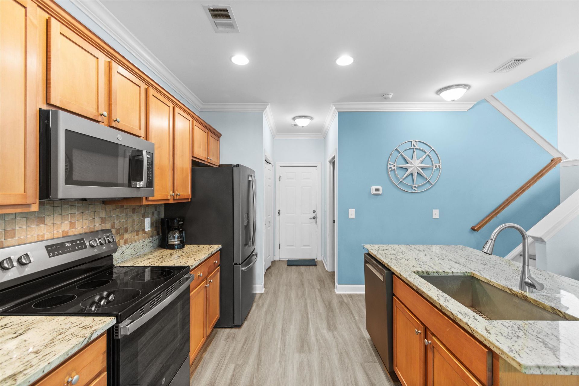 1030 Fairway Ln. Photo 4