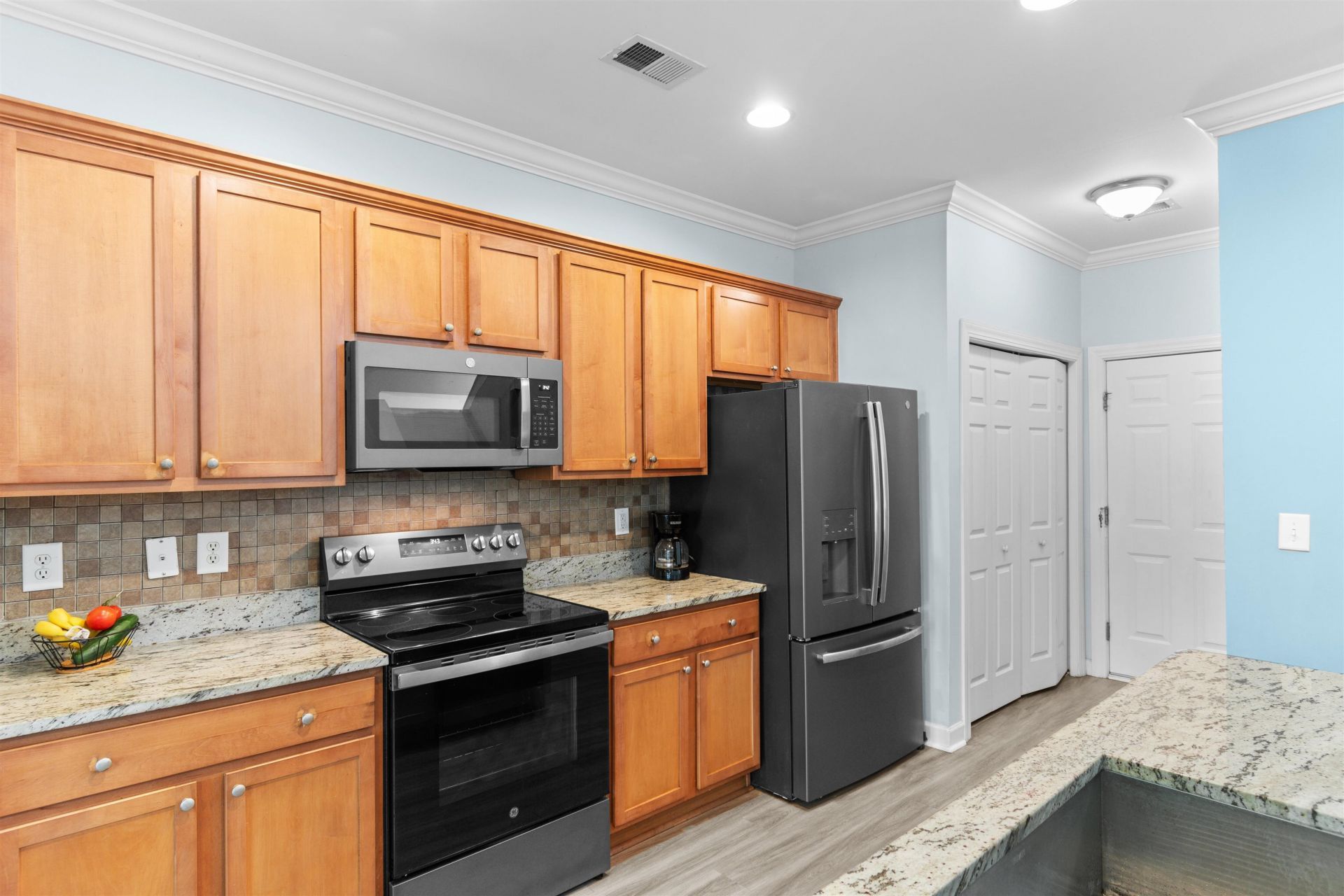 1030 Fairway Ln.  Photo 9