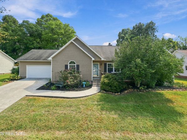 3724 Stonebridge Drive, Powell, TN 37849
