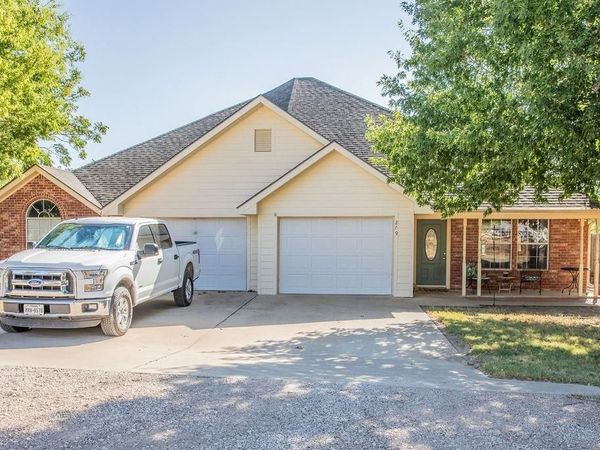 207 Roeser Street, Albany, TX 76430