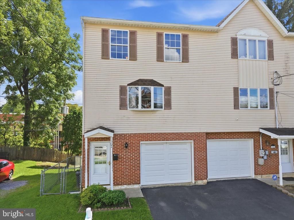 1902 W WALNUT STREET W , ALLENTOWN, PA 18104