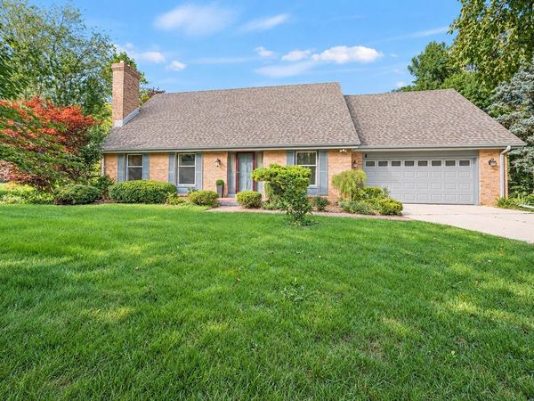 1530 W Zedler LANE, Mequon, WI 53092