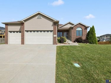 3430 Grainger Parkway, Lincoln, NE 68516