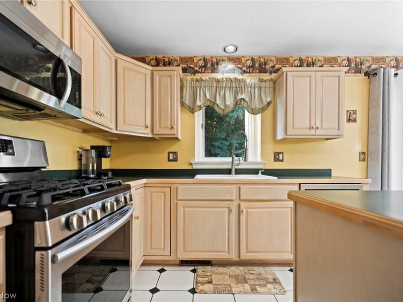 506 Letchworth Drive, Akron, OH 44303 Photo 16
