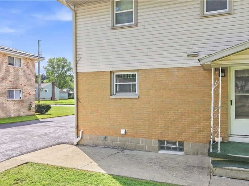 547 Gladys Street, Hubbard, OH 44425 Photo 12