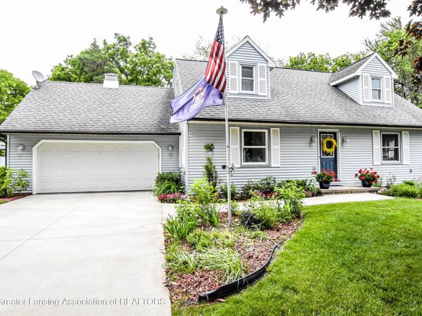 1820 Schoolcraft Street, Holt, MI 48842