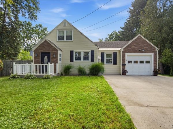 5 Brandon Circle, East Syracuse, NY 13057