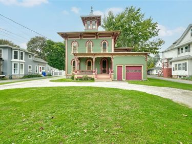 916 West Avenue, Medina, NY 14103