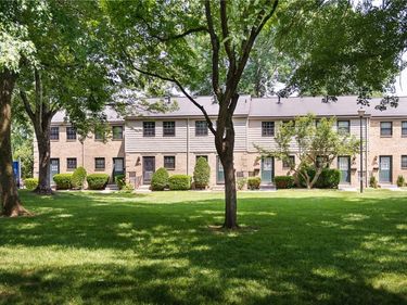 57 Chartwell Court , Rochester, NY 14618