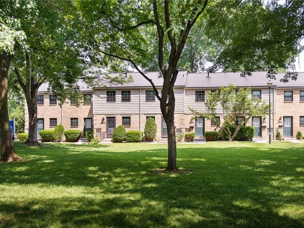 57 Chartwell Court , Rochester, NY 14618