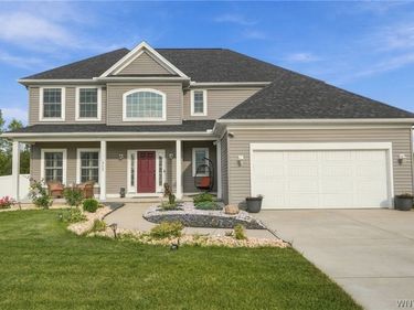 4665 Carlyes Court , Hamburg, NY 14075